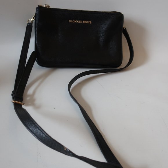 Michael Kors Handbags - NWOT MICHAEL KORS BLACK LEATHER CROSSBODY SHOULDER BAG *